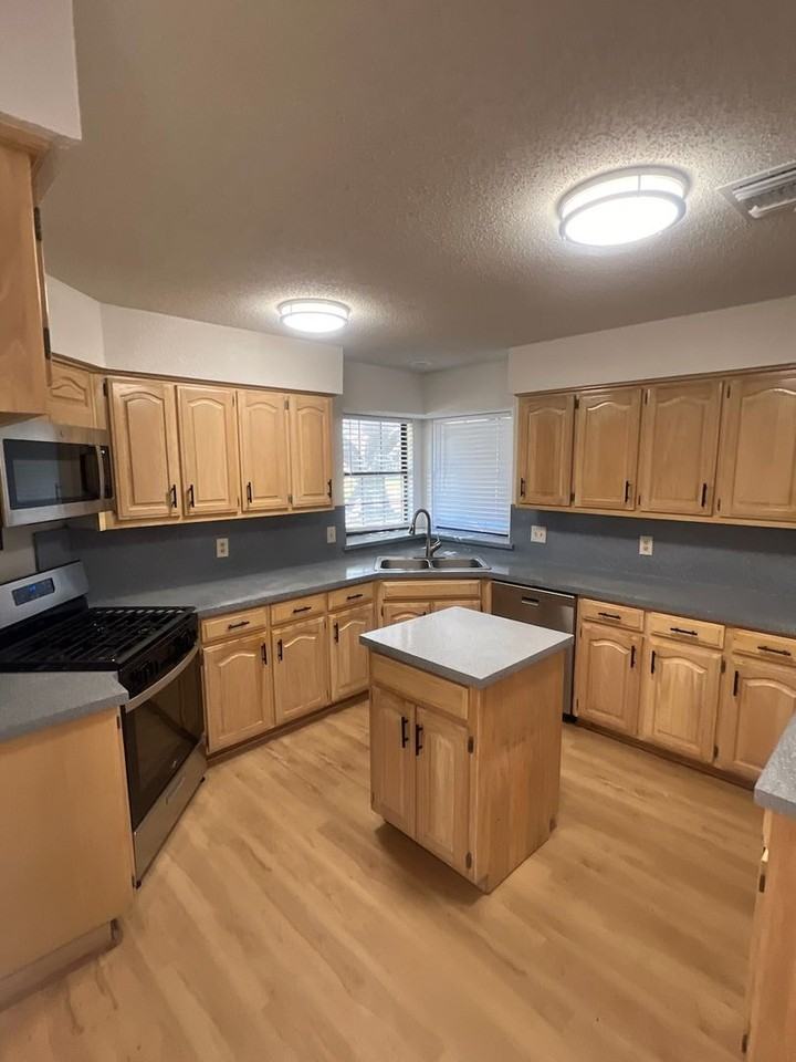 3613 Longbow Ln - Photo 4 of 14