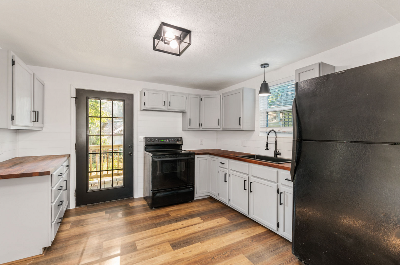 245 S Ferree St - Photo 3 of 12