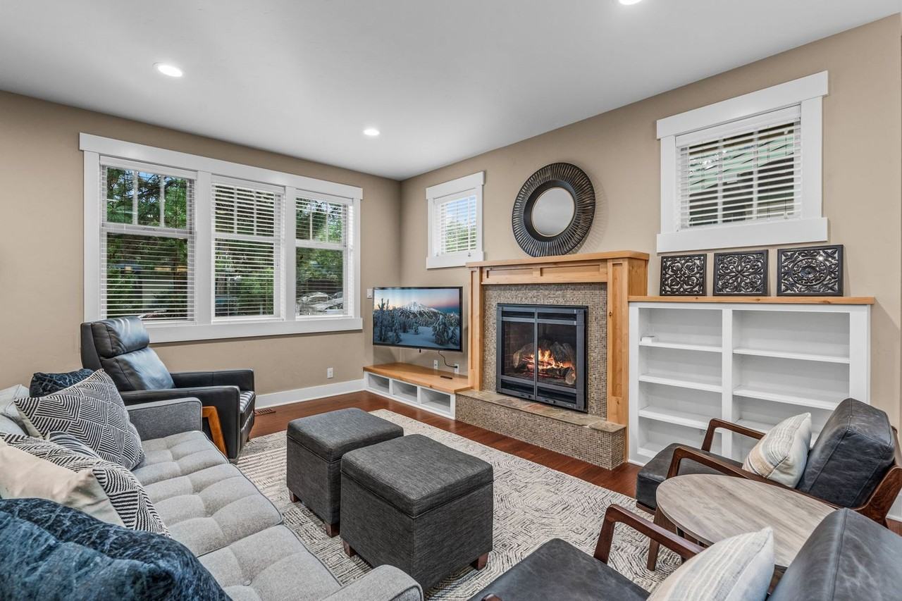 2333 Nw Lolo Dr - Photo 2 of 27