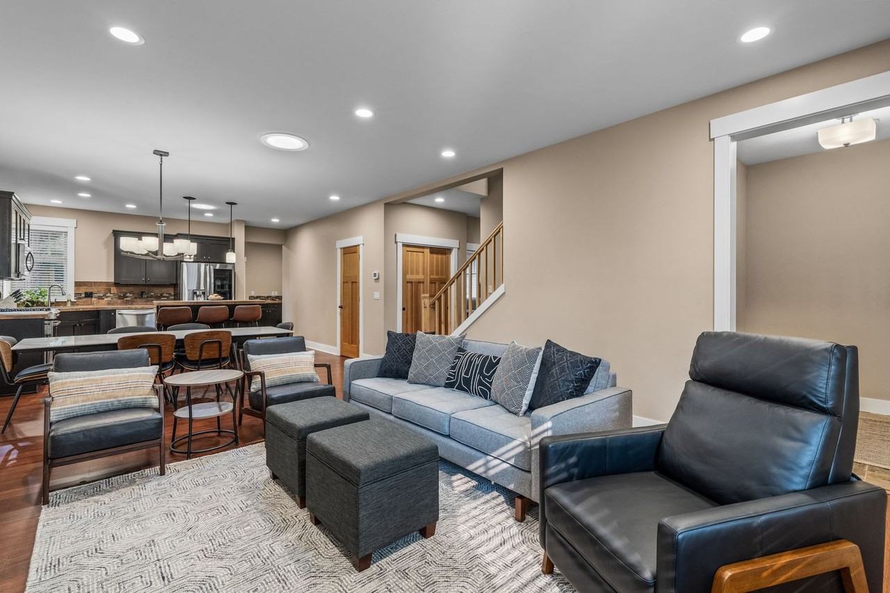 2333 Nw Lolo Dr - Photo 5 of 27