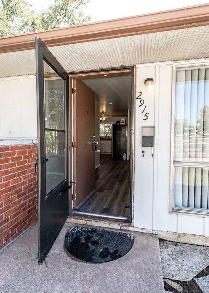 2915 E Pikes Peak Ave - Photo 3 of 39