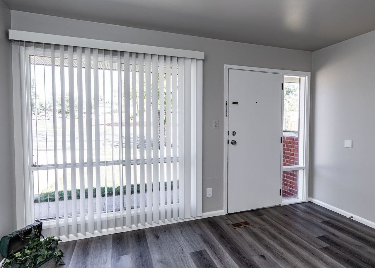 2915 E Pikes Peak Ave - Photo 4 of 39