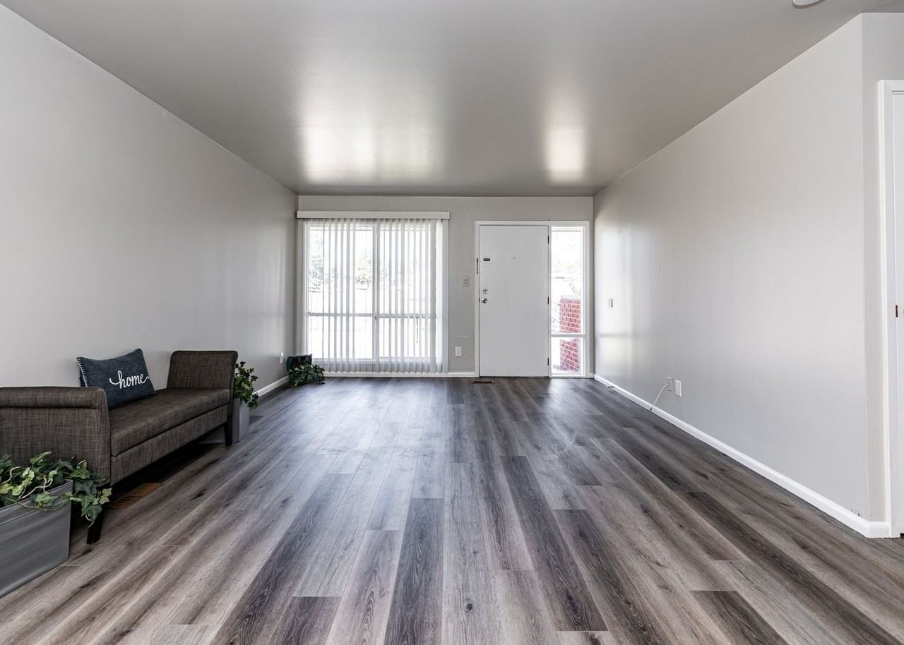 2915 E Pikes Peak Ave - Photo 5 of 39