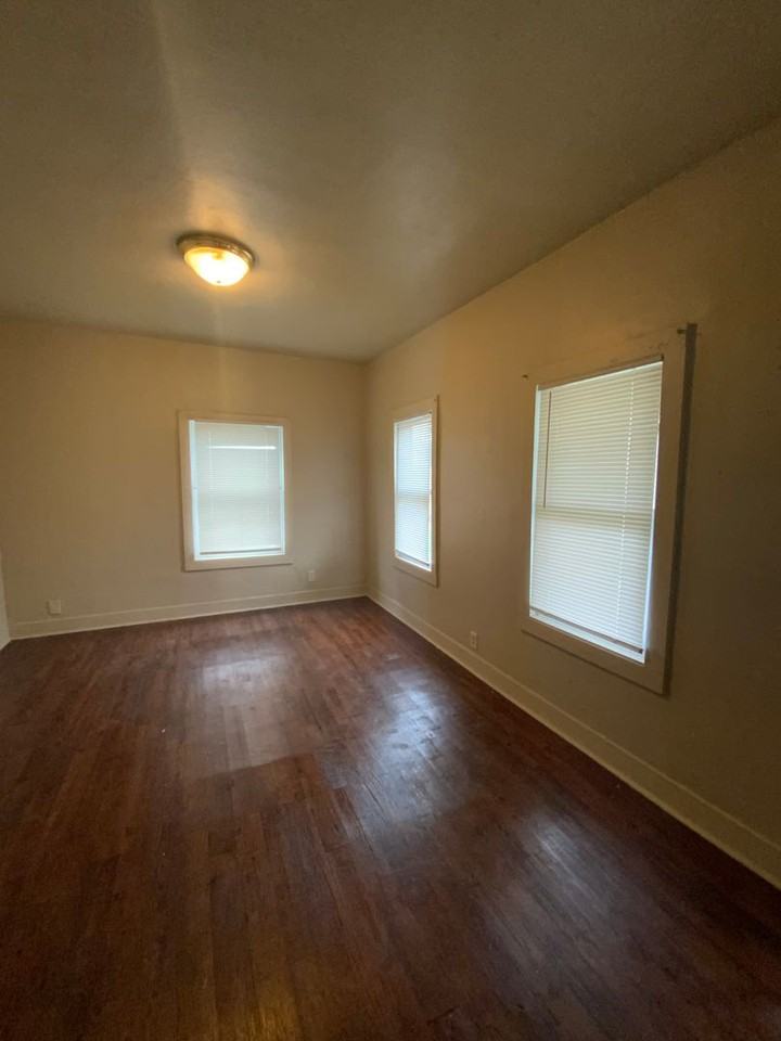 532 W 6th St - Photo 2 of 13