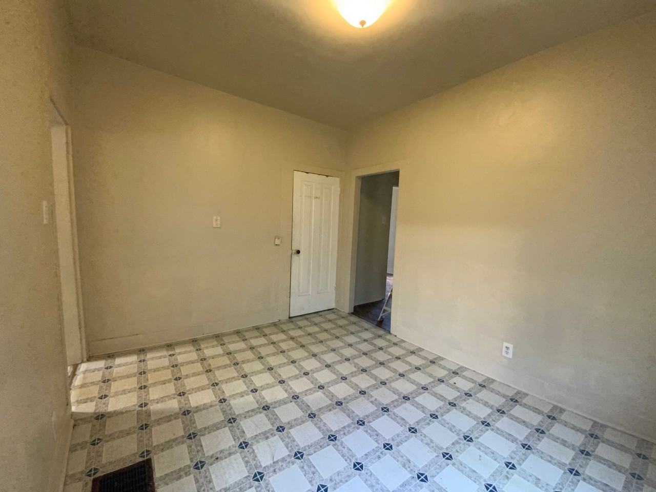 532 W 6th St - Photo 5 of 13
