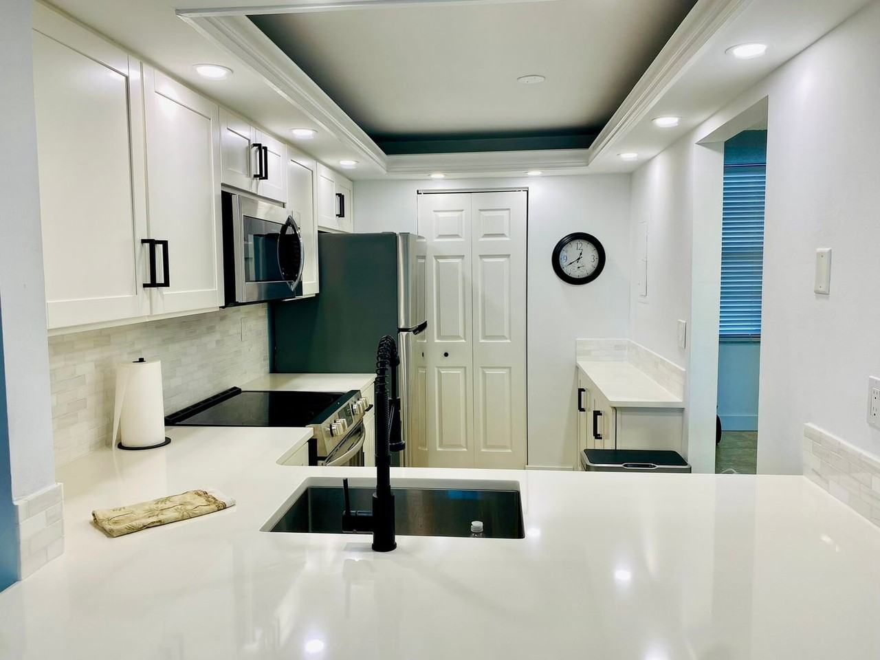 601 Seaview Ct #C208 - Photo 3 of 16