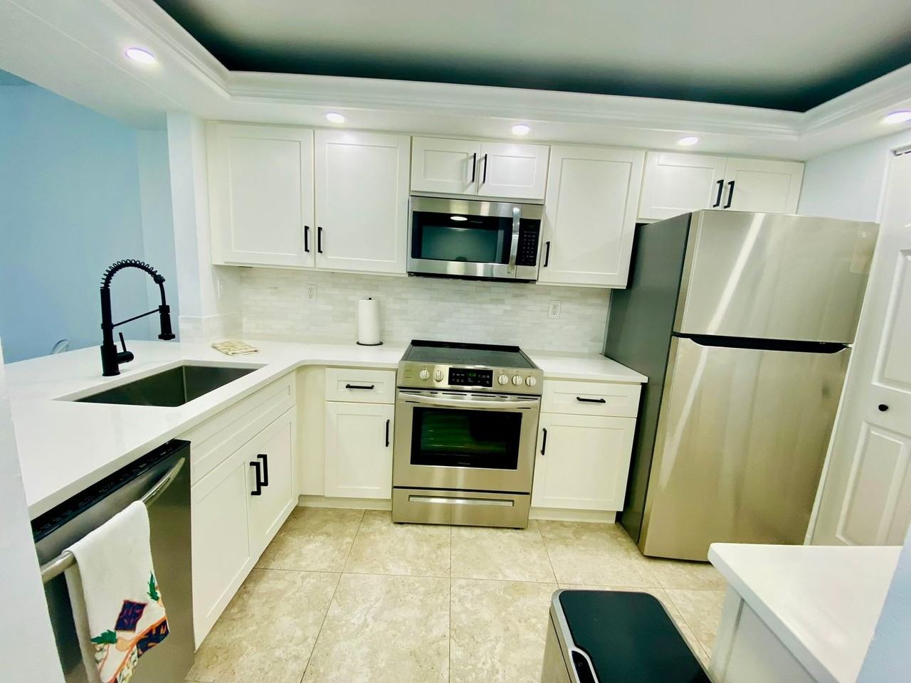 601 Seaview Ct #C208 - Photo 4 of 16