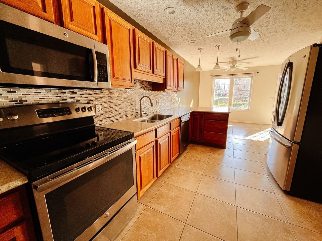 2515 Cherry Ln - Photo 4 of 8