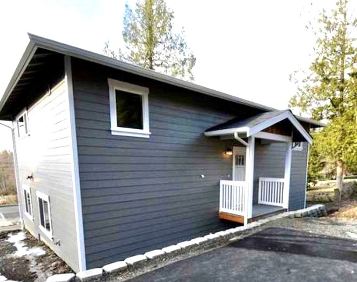 1103 32nd St - Photo 2 of 15