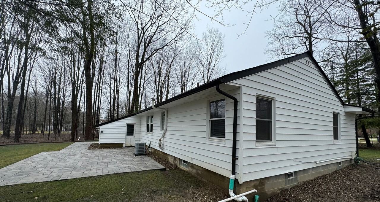 35180 Solon Rd - Photo 3 of 9