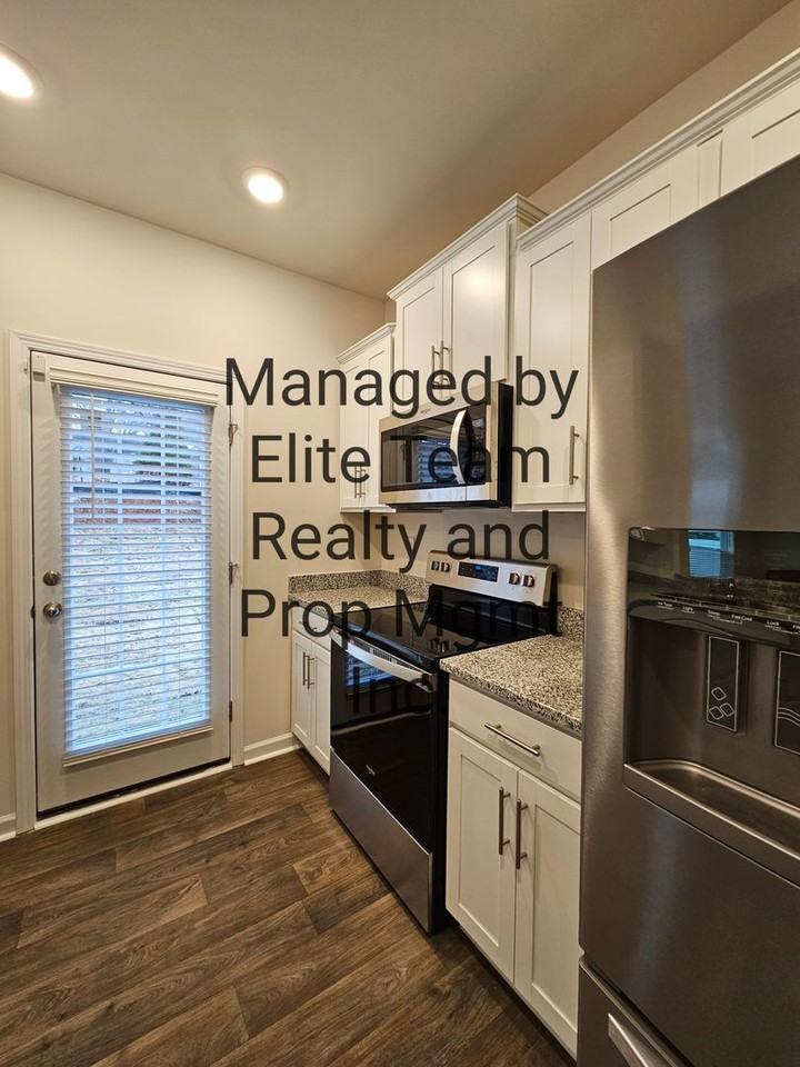8017 Murray Branch Dr - Photo 3 of 26