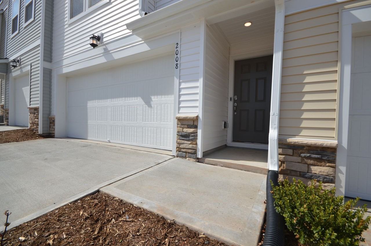 2008 Sandwood Loch Dr - Photo 3 of 32