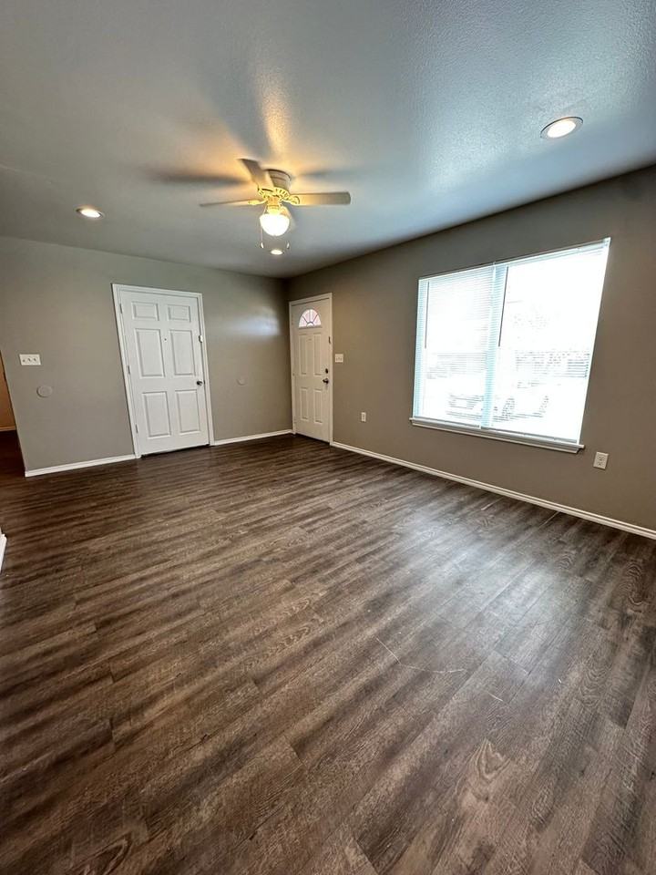 2405 Birch Ave - Photo 3 of 16