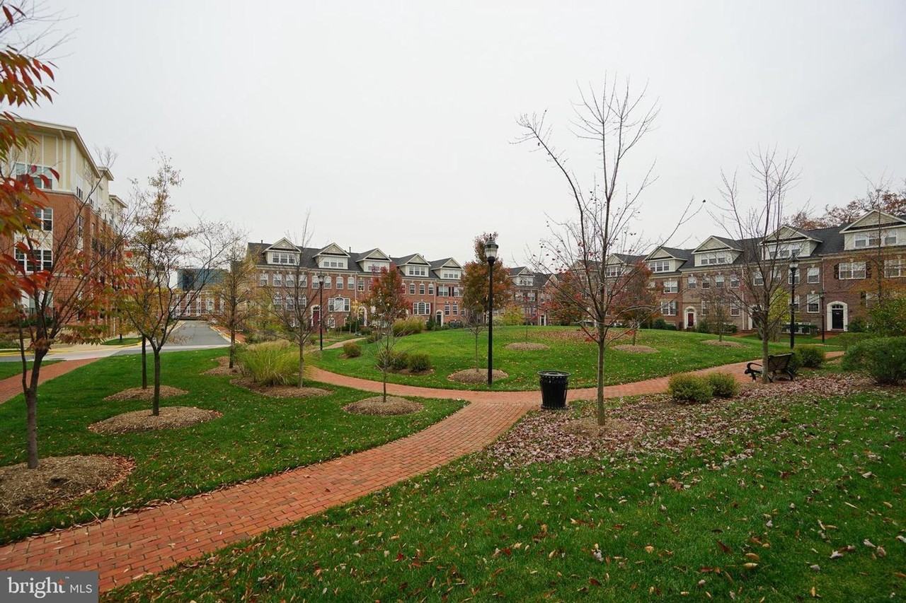 7981 Reserve Way - Photo 2 of 5