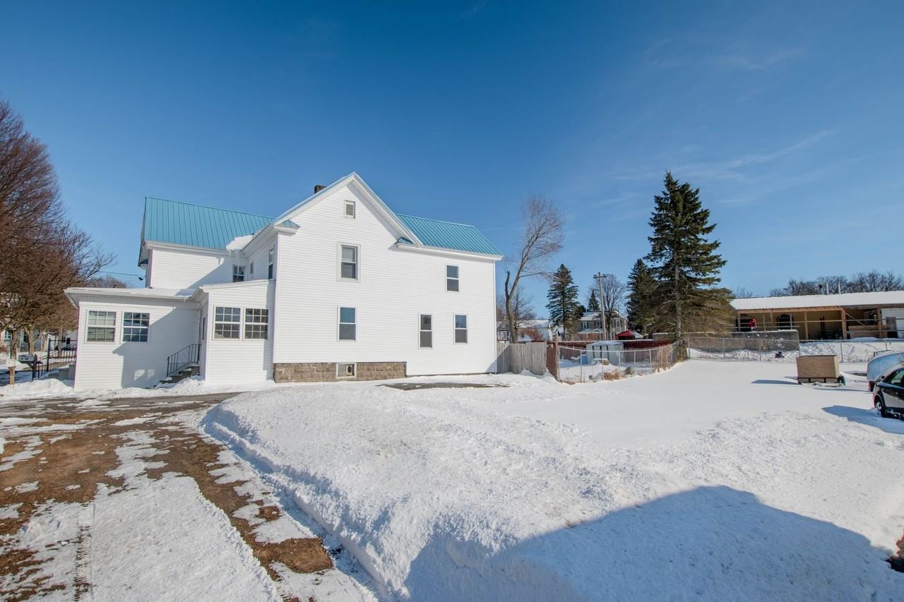 528 528 / 530 Francis St - Photo 2 of 15