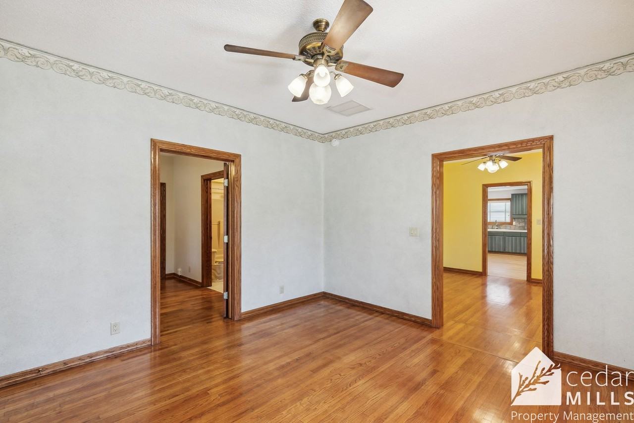 2402 N Market St - Photo 2 of 15