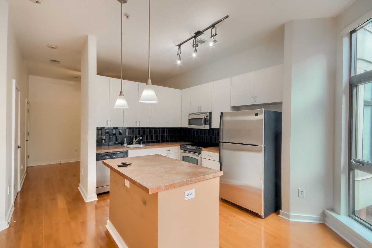 525 E 6th St - Photo 6 of 22