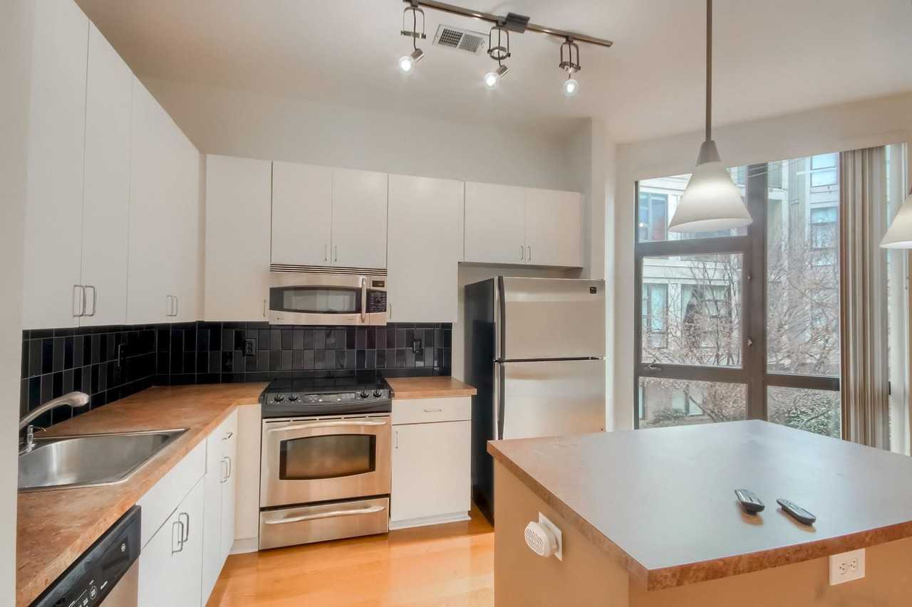 525 E 6th St - Photo 4 of 22