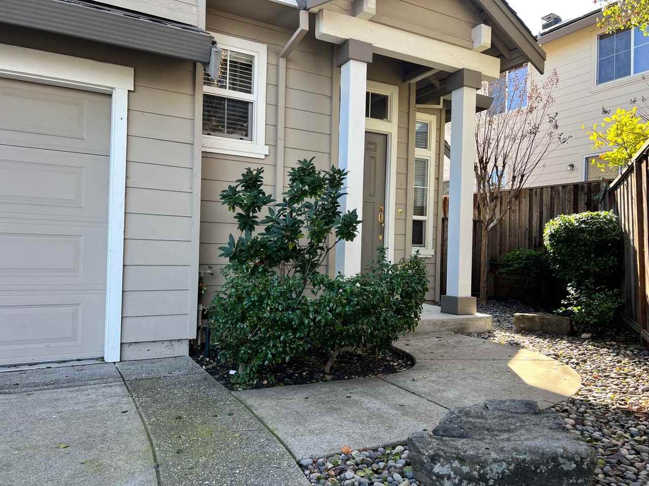 1863 Parkside Dr - Photo 2 of 38