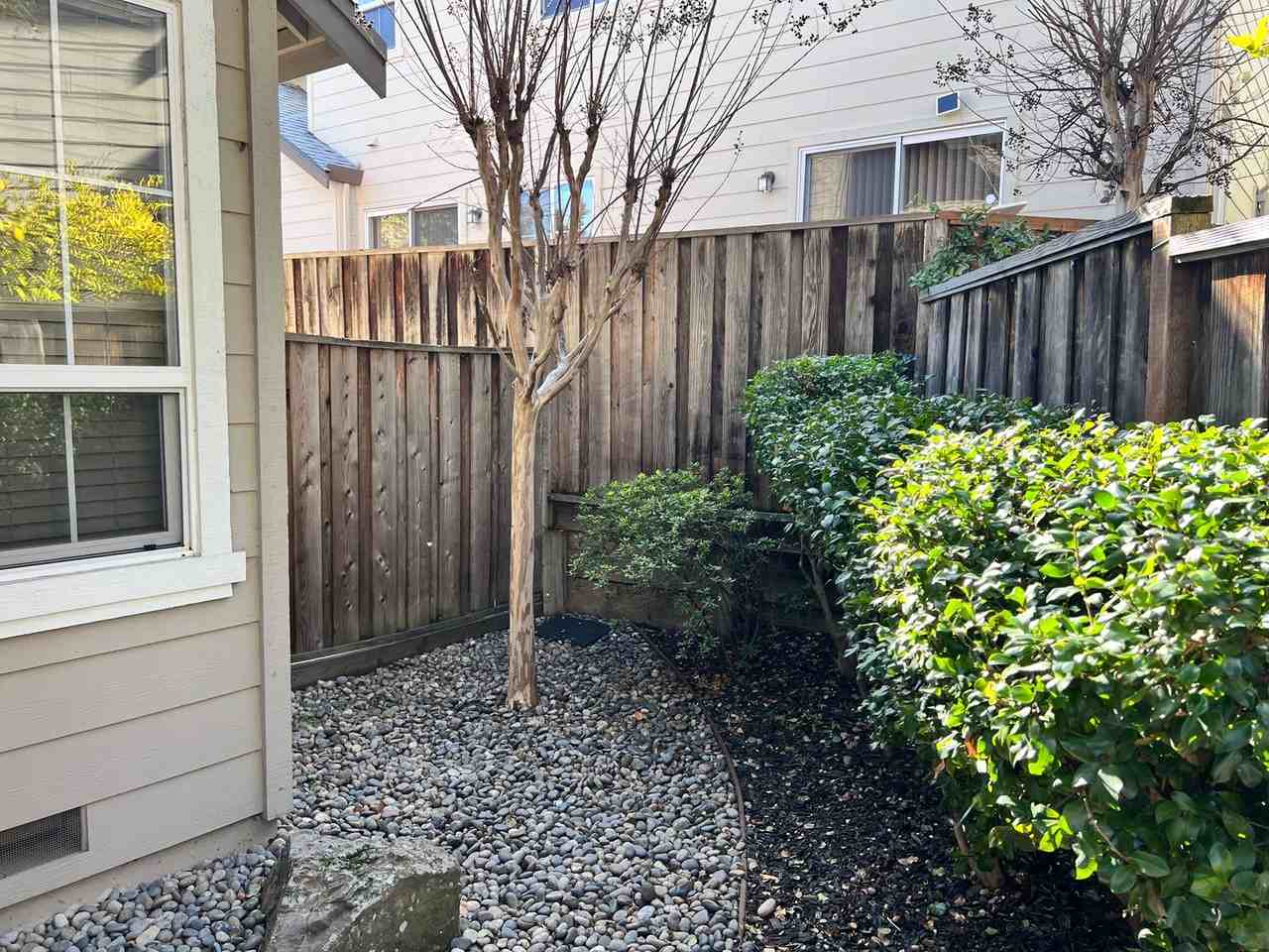 1863 Parkside Dr - Photo 3 of 38