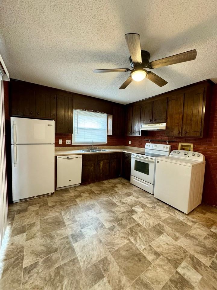 6080 W Donnagail Dr - Photo 5 of 11