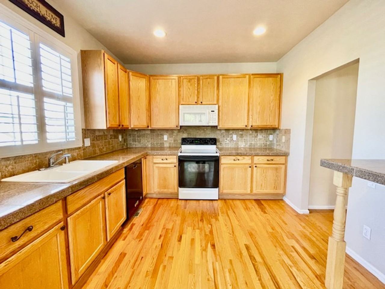 6356 Secrest St - Photo 3 of 40
