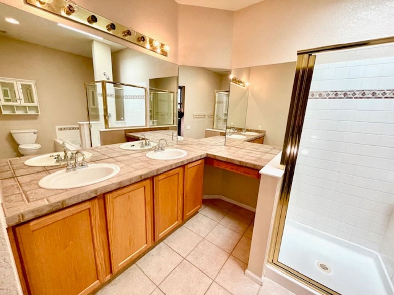6356 Secrest St - Photo 5 of 40