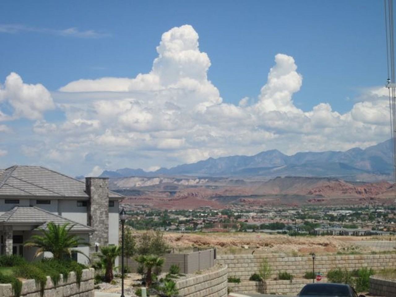 527 Whitney Dr - Photo 3 of 12