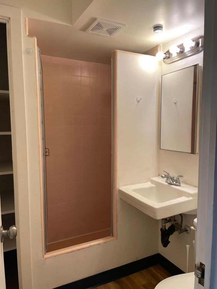 2423 Cleghorn St #204 - Photo 7 of 12