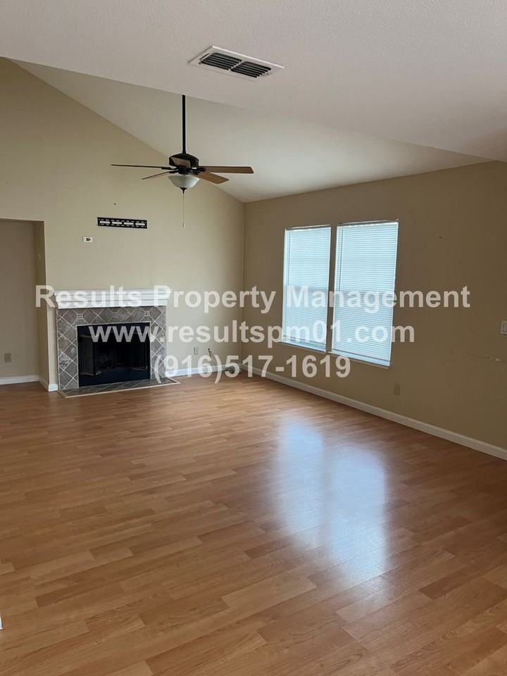 4450 Courtyard Way - Photo 2 of 8