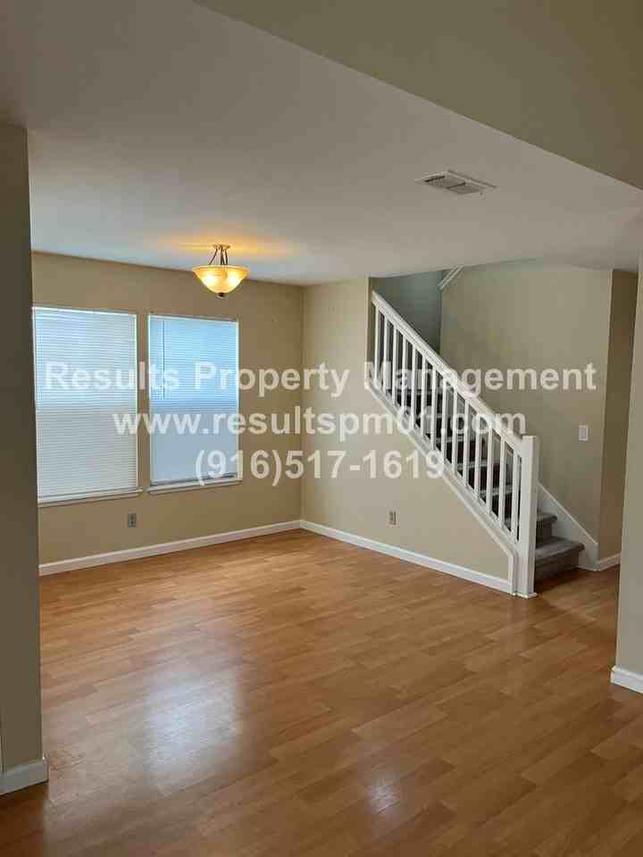 4450 Courtyard Way - Photo 3 of 8