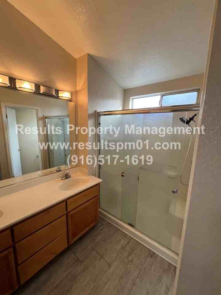 4450 Courtyard Way - Photo 4 of 8