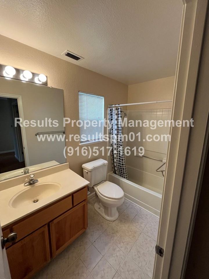 4450 Courtyard Way - Photo 5 of 8