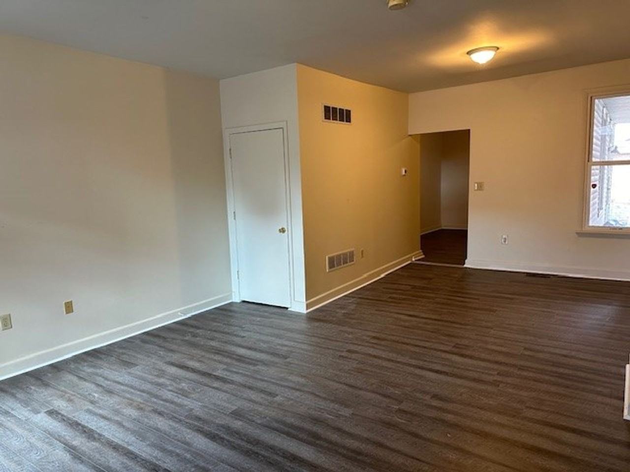 1248 Derry St - Photo 2 of 12