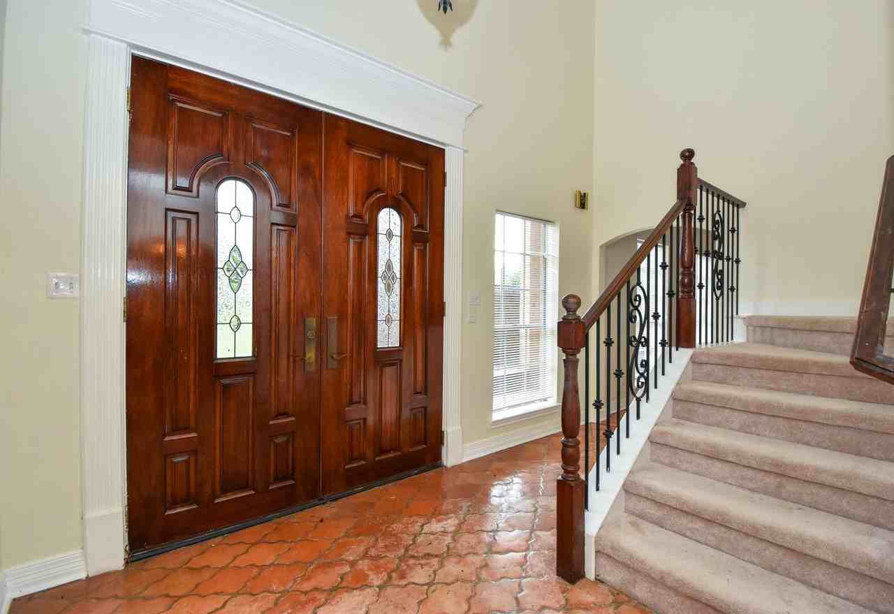 18603 Point Lookout Dr - Photo 3 of 31