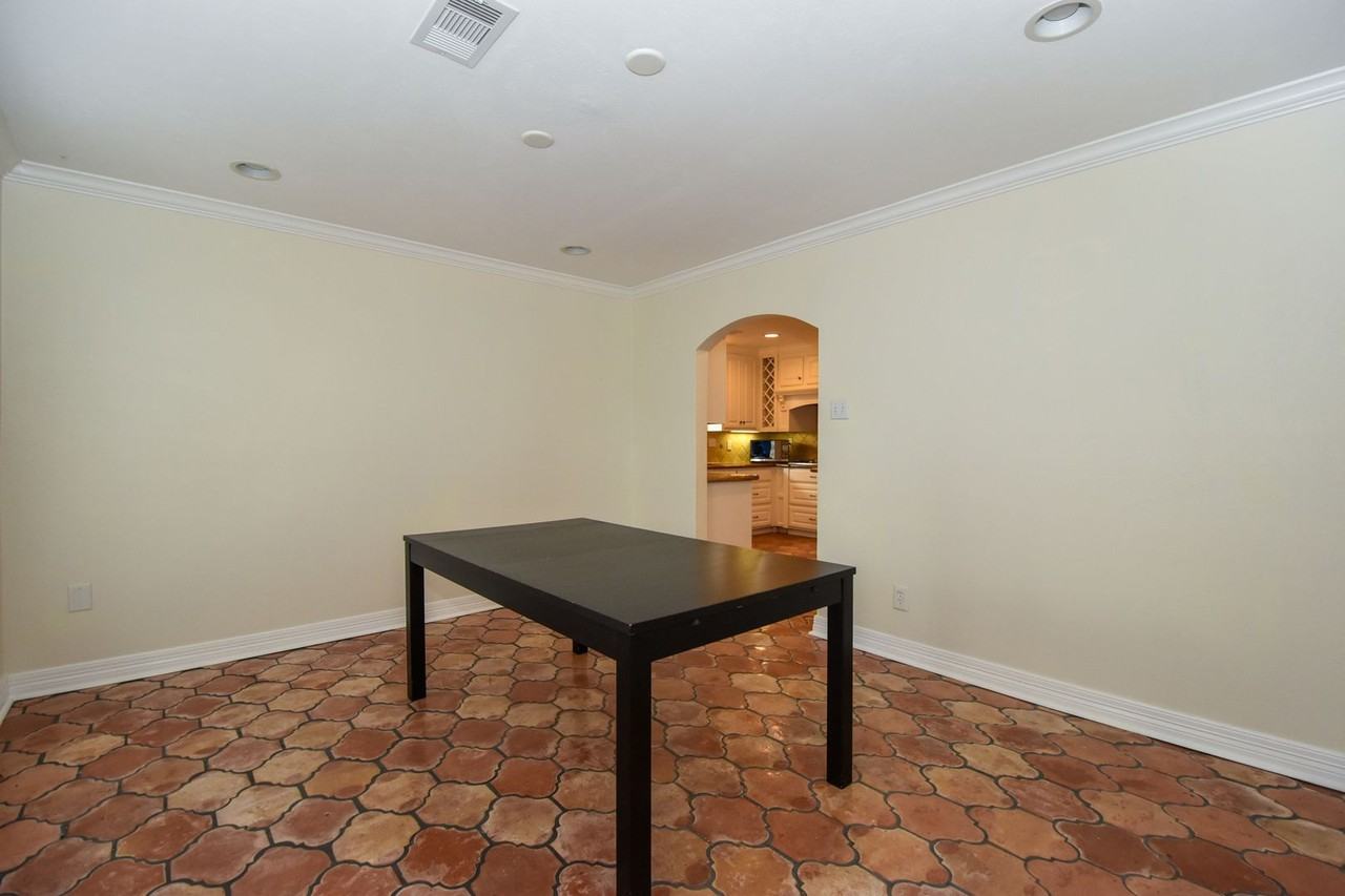 18603 Point Lookout Dr - Photo 4 of 31