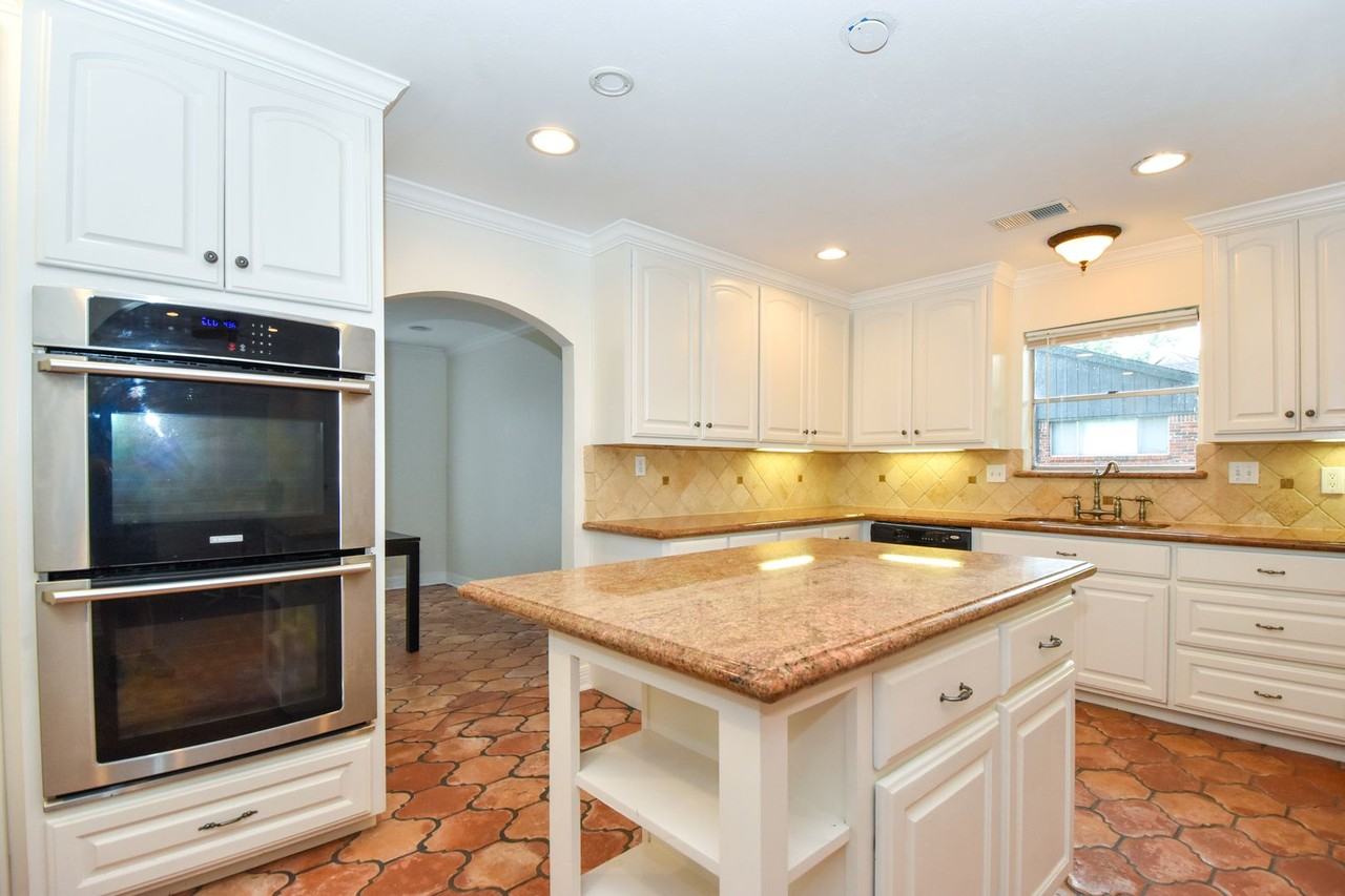 18603 Point Lookout Dr - Photo 5 of 31