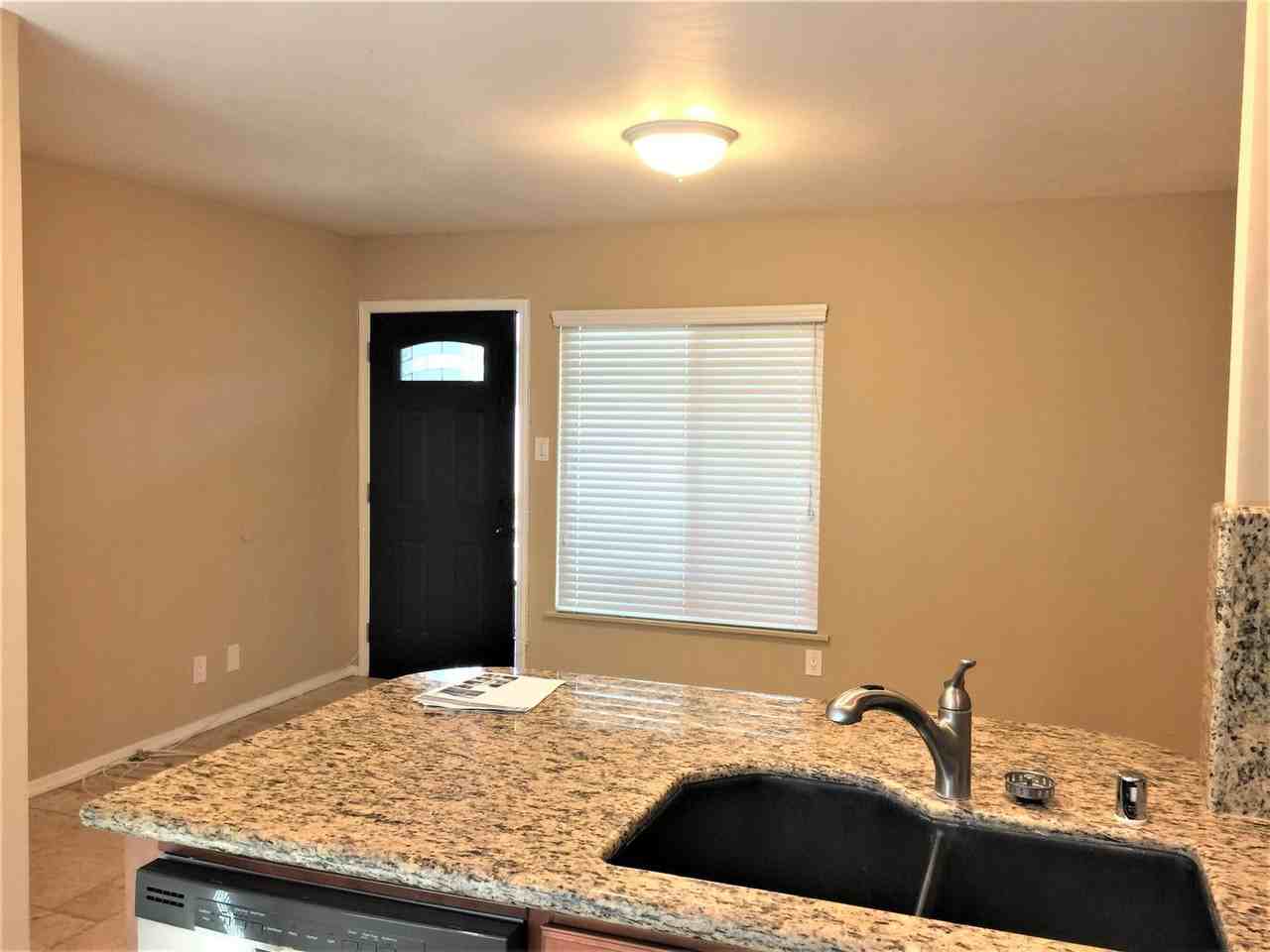 129 Daisy Ave - Photo 5 of 26