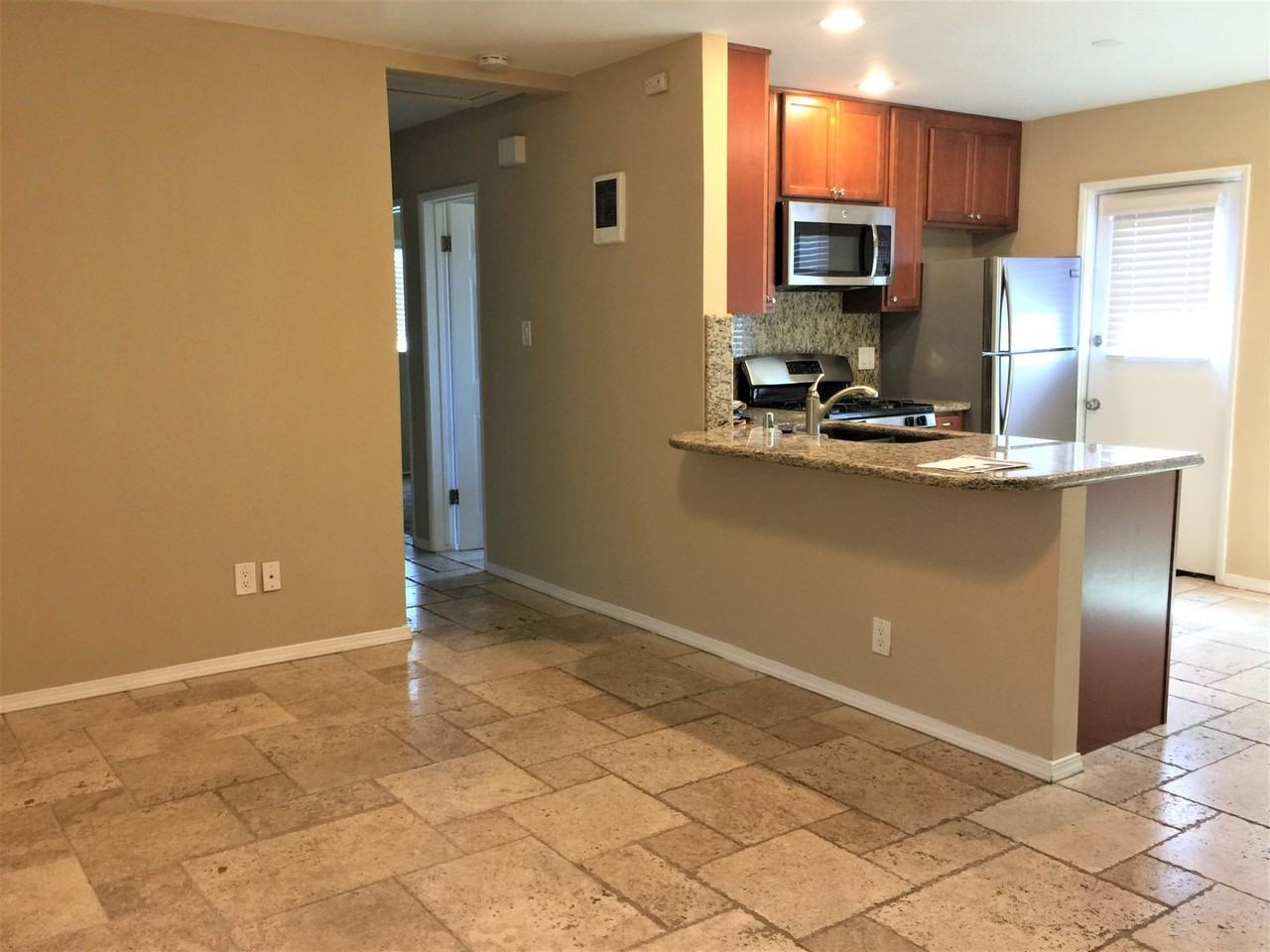 129 Daisy Ave - Photo 6 of 26