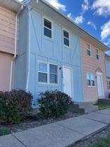 Townhouse 3 level with 2 parking spaces - Photo 1 of 1
