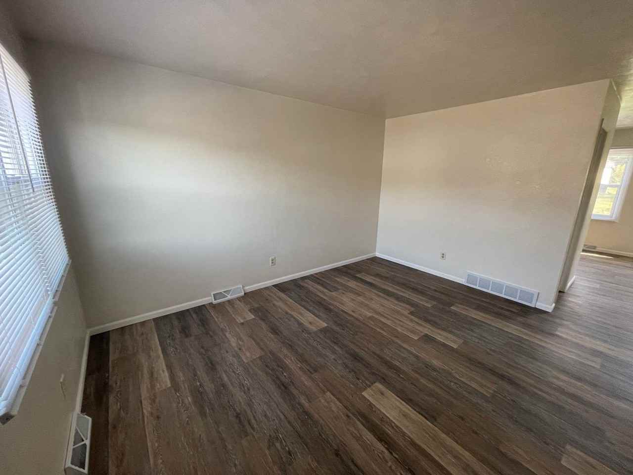 649 W 61st St - Photo 3 of 16