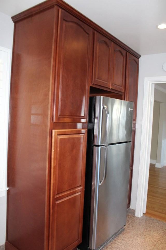 709 N Claremont St - Photo 6 of 16