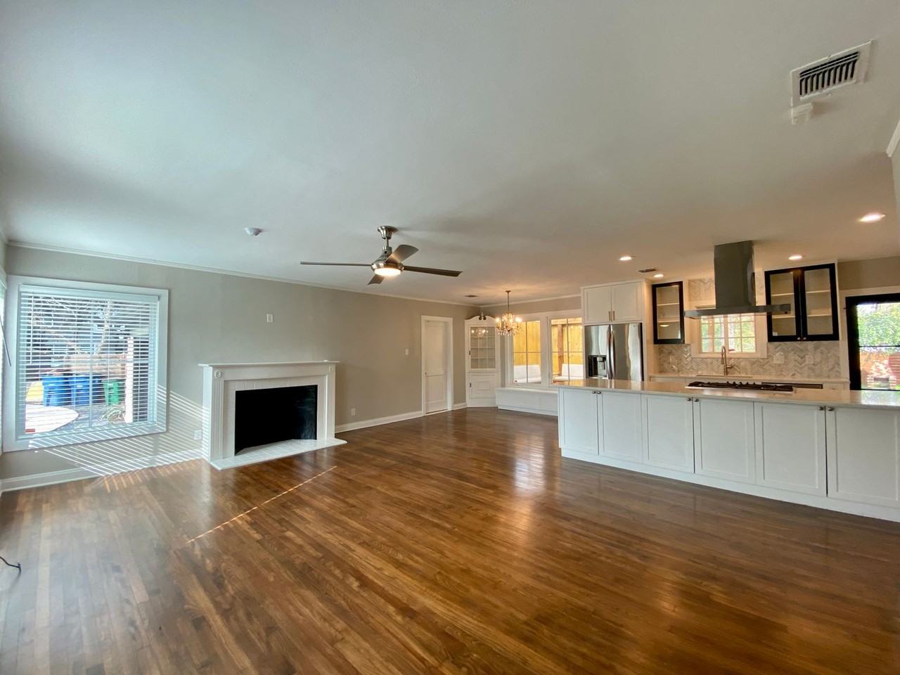 2804 W 45th St - Photo 3 of 37