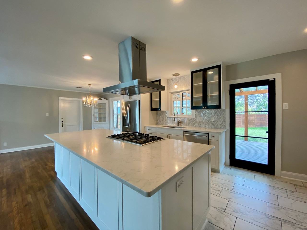 2804 W 45th St - Photo 5 of 37
