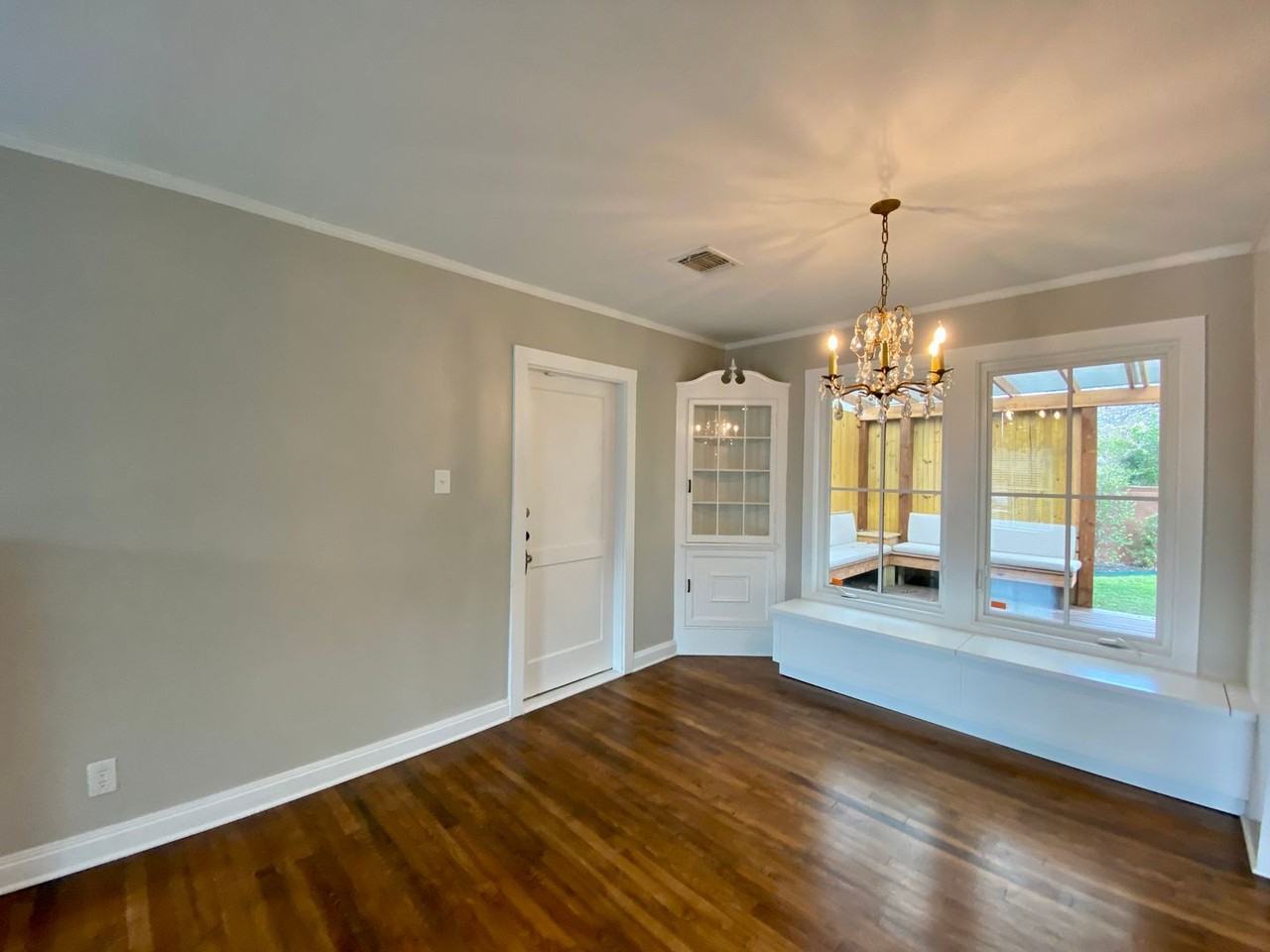 2804 W 45th St - Photo 7 of 37