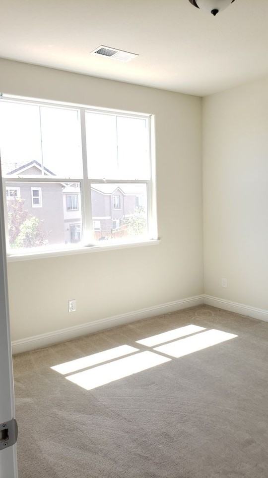 3890 Silent Pebble Way - Photo 5 of 31