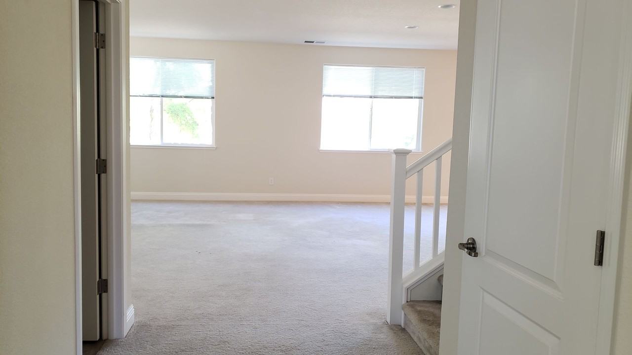 3890 Silent Pebble Way - Photo 3 of 31
