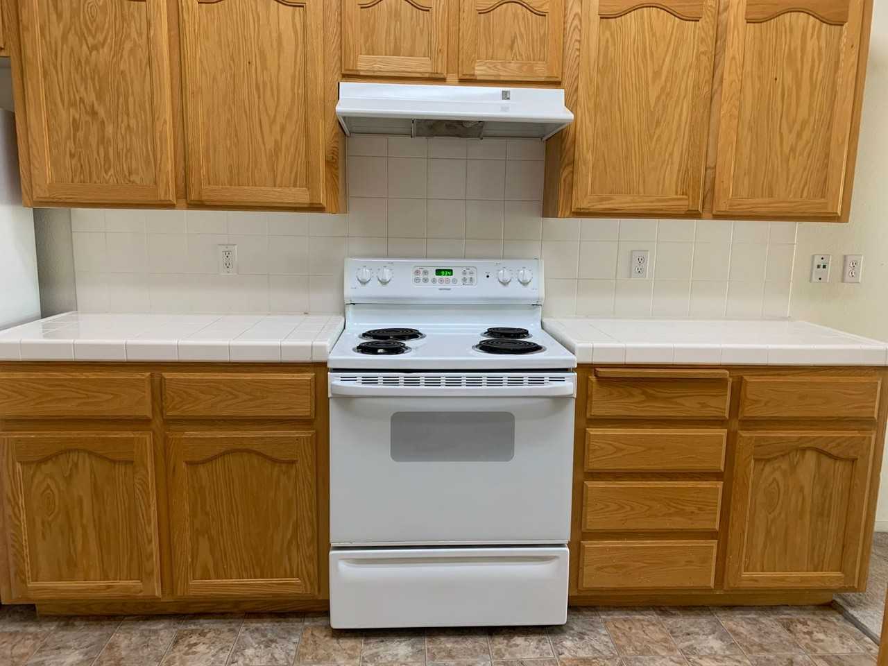 1100 Pistache Ave - Photo 2 of 13