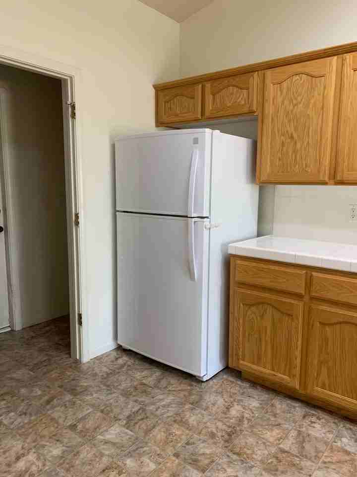 1100 Pistache Ave - Photo 3 of 13