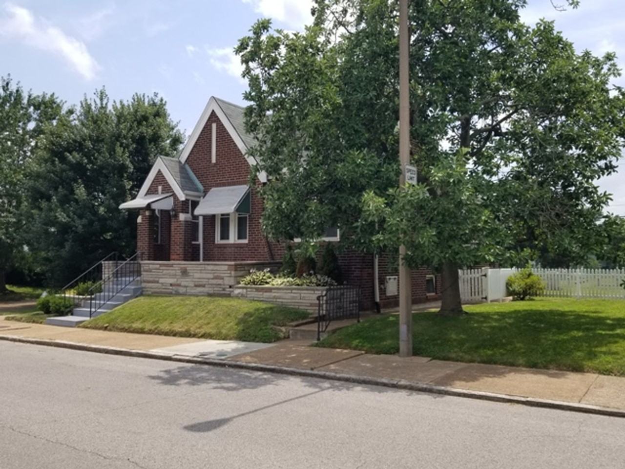 5200 Sunshine Dr - Photo 2 of 11